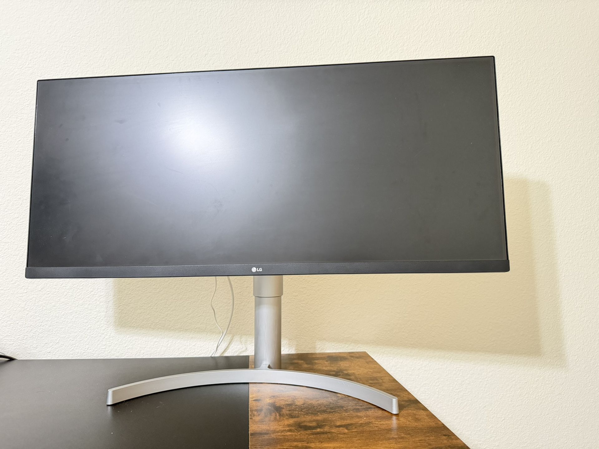 LG Monitor