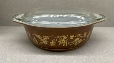 Pyrex 1.5 Qt Early American Oval Covered Casserole Dish 043