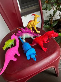 🦖 Dinosaur Toy Bundle – 6 Pieces –$15🌈