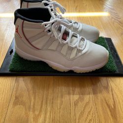 Jordan 11 Platinum Tint Size 10