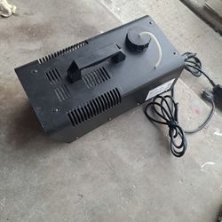 DJ. FOG MACHINE AND 4 COLORS CHANGING LAMPS LAMPS 