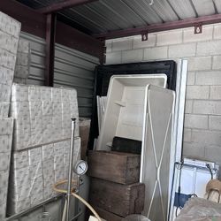 Nearly Complete Hydroponic Grow Room