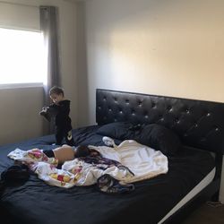 100$ 5 Piece King Size Bedroom Set Must Go Today Before 10:00pm