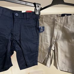IZOD Flat Front Short Approved School Uniform Size 5 Regular(2)