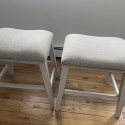 2 Bar Stools 🏷️