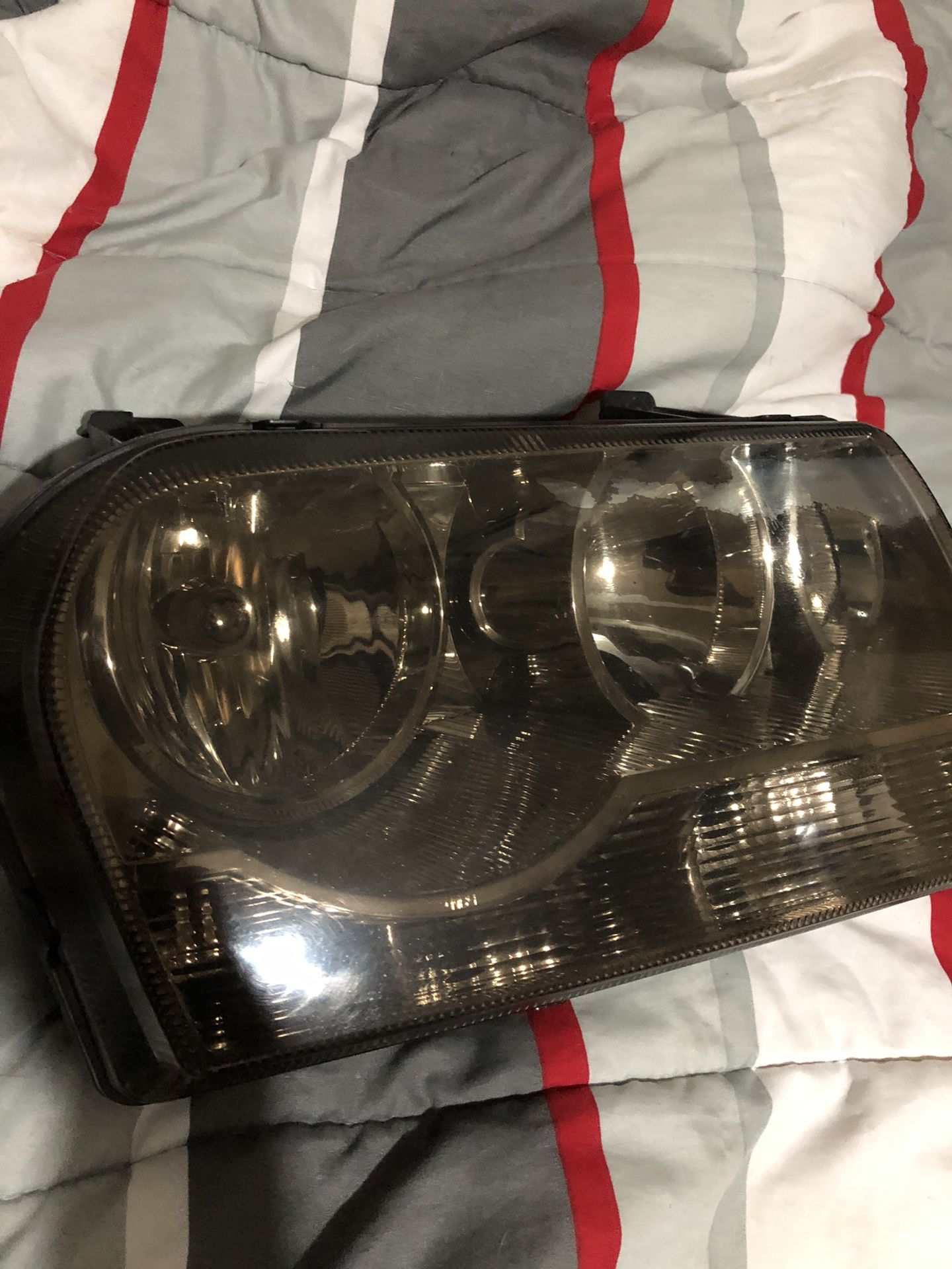 06 Chrysler Headlight