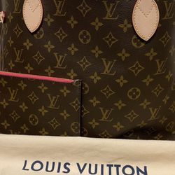 Louis Vuitton MM Monogram Pink Or Red interior. 