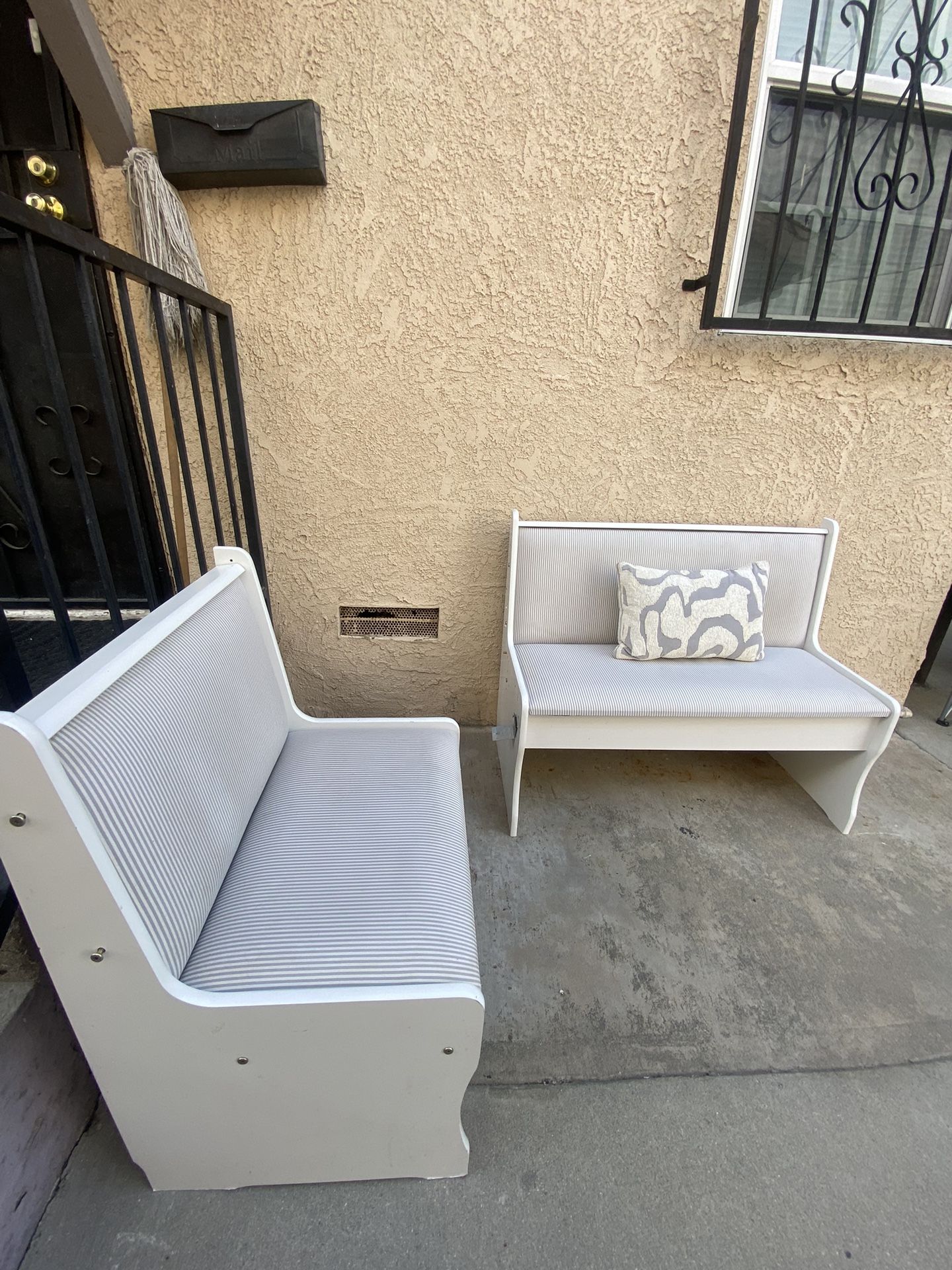 Free.  Two Bench Good Condition Available 8am To 1 Pm  Today Only.  No Aparto Quien Venga primero Se las Lleva 