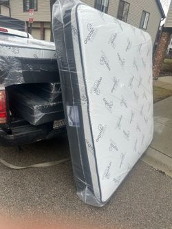 Huge sale for Mattress And Box Twin size #mattress and box 150.$ full 190$ Queen 200$ king 290$. free delivery free set up 708….289…7715… cash or Zell