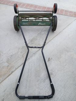 Push lawnmower  Scott's classic