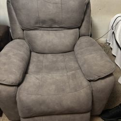 2 Electric Recliners