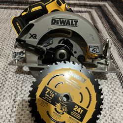 Dewalt- DCS570- 7 1/4” Circular Saw, Blade, Blade change wrench
