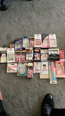 Clip on Nails, makeup etc!