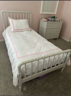 MOVING OUT SALE - Elsie Bed Pottery Barn Kid’s