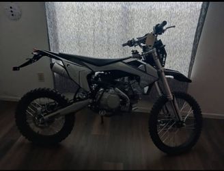 Black Pro Hawk 125cc Dirtbike