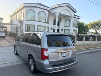 2013 Chrysler Town & Country