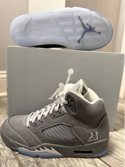 Air Jordan retro 5 Wolf Grey size 10 available .