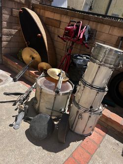White TAMA drum set zildjian symbols camco bass pedal