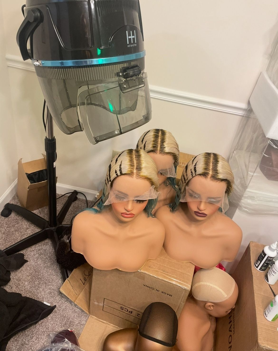 Wig mannequins 