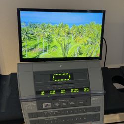 (like NEW) 22” Samsung Compact TV,  perfect for use on Treadmill