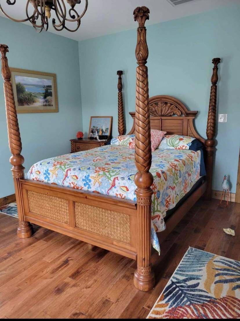 Queen size Bedroom Set ( Deliver Available)