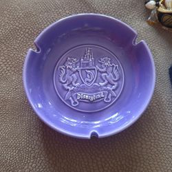 Rare Ceramic DISNEYLAND  ASHTRAY  PURPLE  COLOR Crest W Lions & Castle 