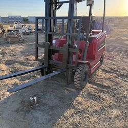 forklift for rent $175 a day.   se renta forklift  $175 el dia  