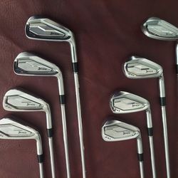 Srixon ZX5 Irons 4-PW, AW with N.S. Pro Modus3 105 Gram Regular Shafts