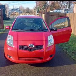 2008 TOYOTA YARIS!! CLEAN TITLE, LOW MILES!!