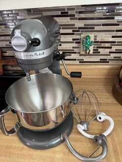 KitchenAid KP26M1XPM 6 Qt. Professional 600 Series Bowl-Lift Stand Mixer(cash & pick up only)