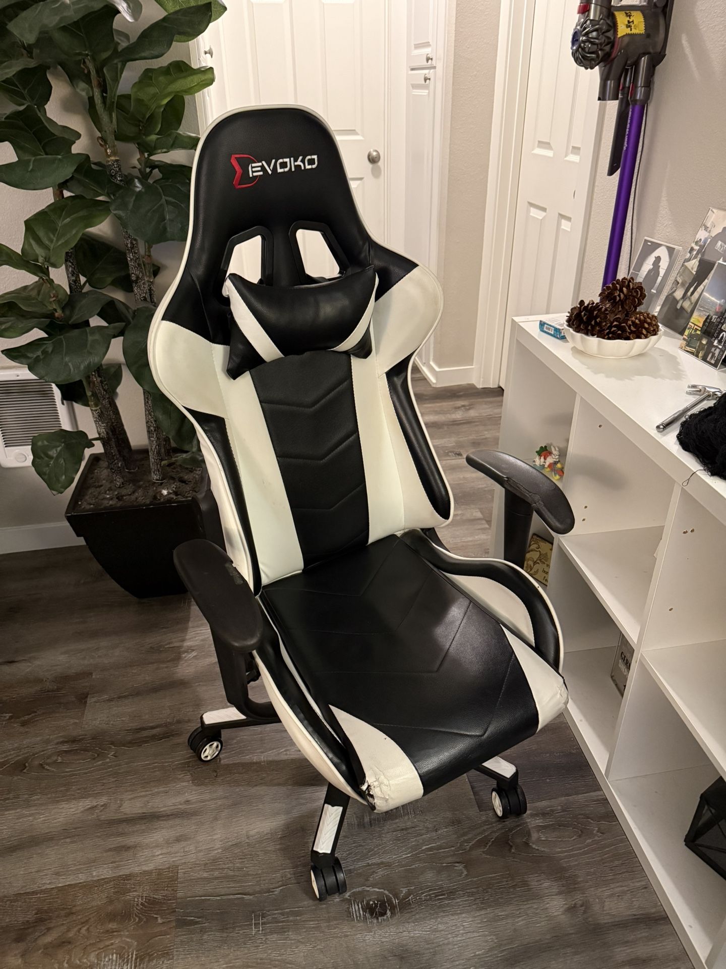 *PENDING* Free Office/Gaming Chairs 