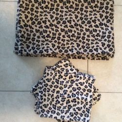 Very Thick 6 Double sided Placemats  With Matching Napkins (2 Extra Napkins). Placemat Dimensions 18 1/2” X 11 1/2”.  In Excellent Condition!
