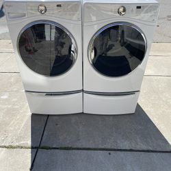 Whirlpool Washer/Dryer (Electric Dryer + Pedestals) 30 day Warranty 