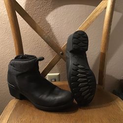 Beautiful Merrell Boots Size 9