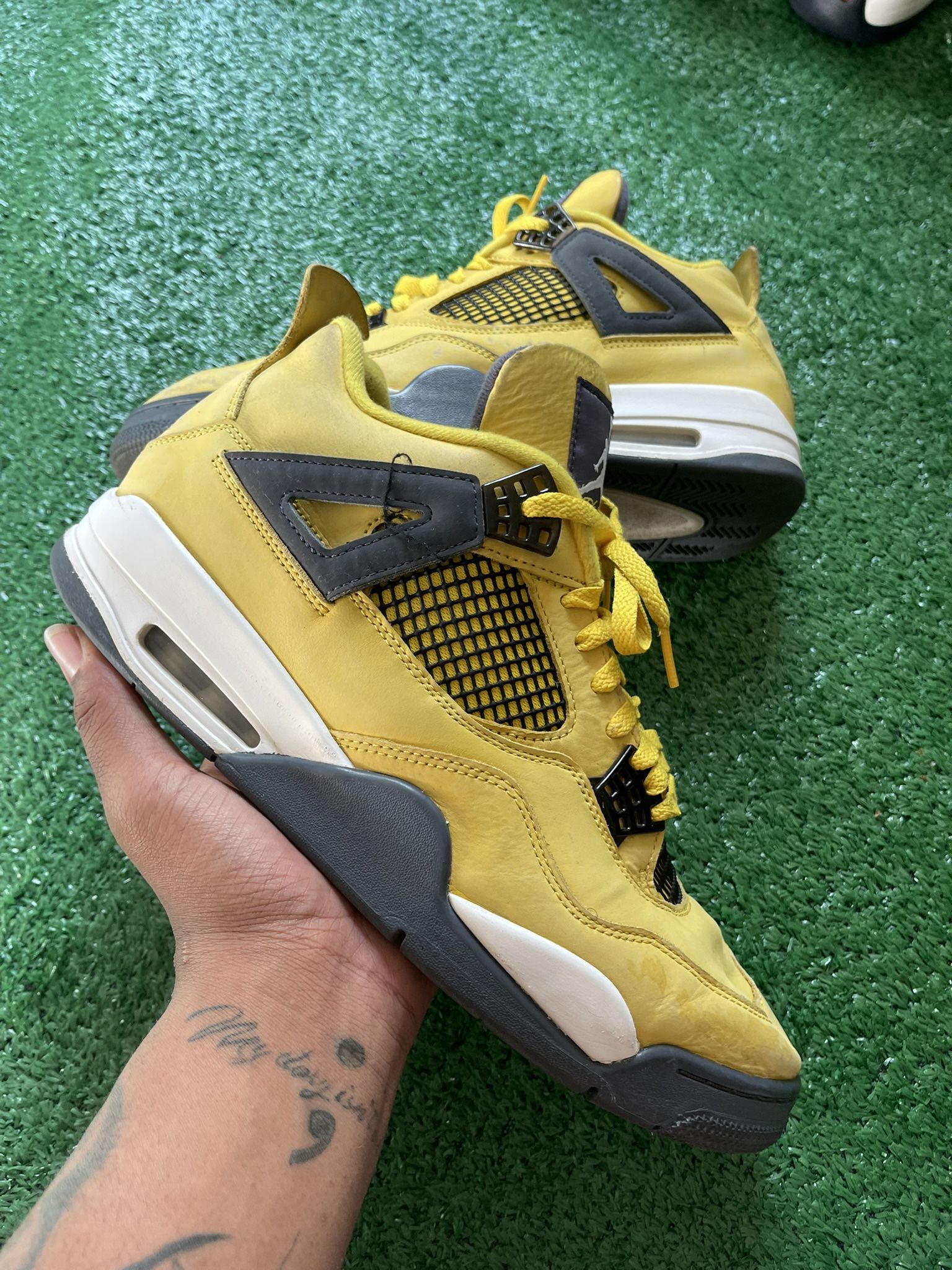 Jordan 4 lightning Yellow