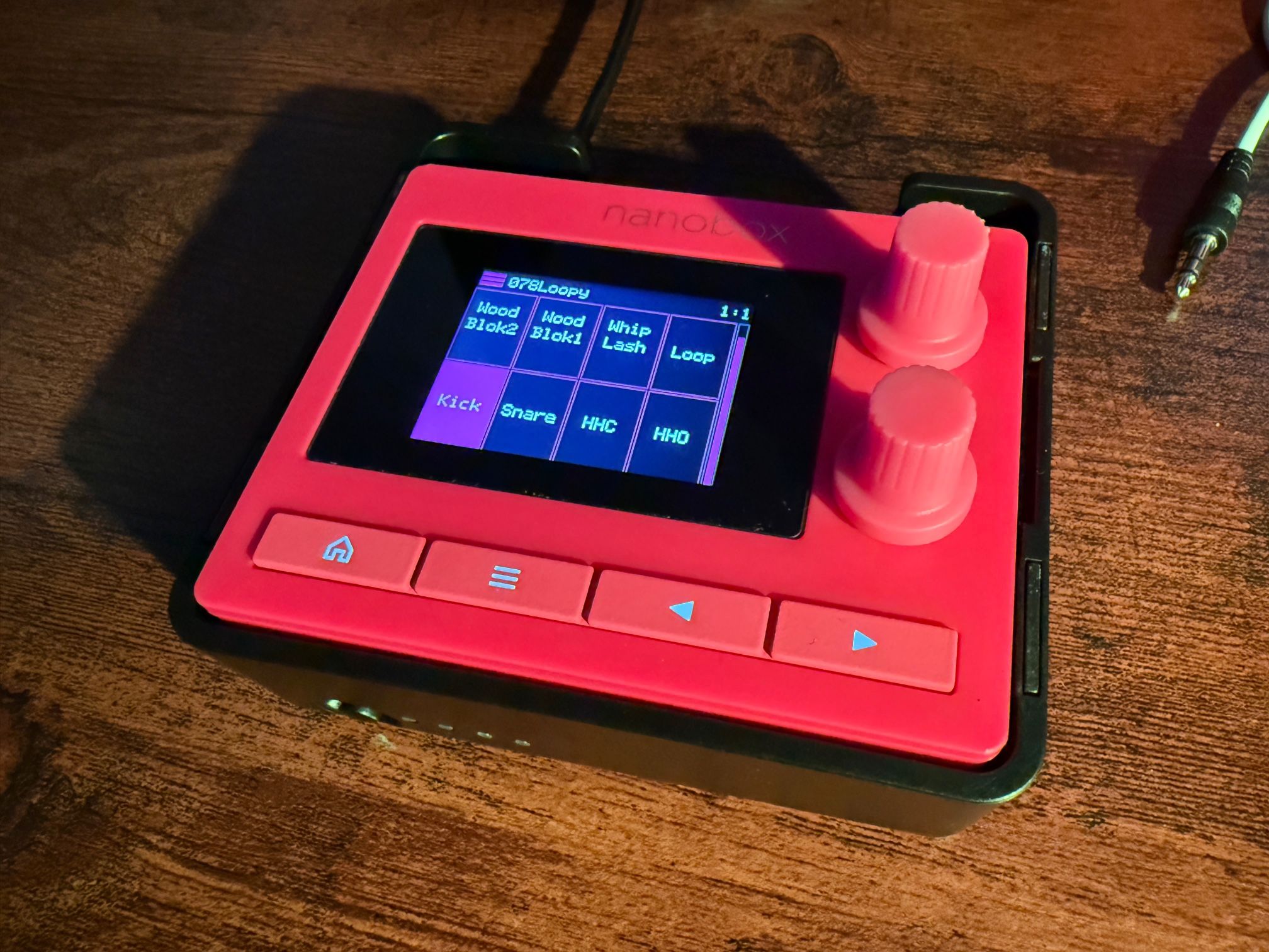 1010Music Nanobox Razzmatazz Drum Sequencer with FM Synthesis and Sampling and Battery Case