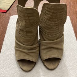 High Woman Heel Shoes7 1/2 Size 👠 