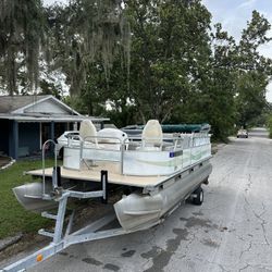 2011 21ft Encore Pontoon Boat