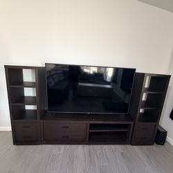 Entertainment center