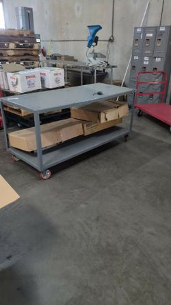 Heavy duty work table