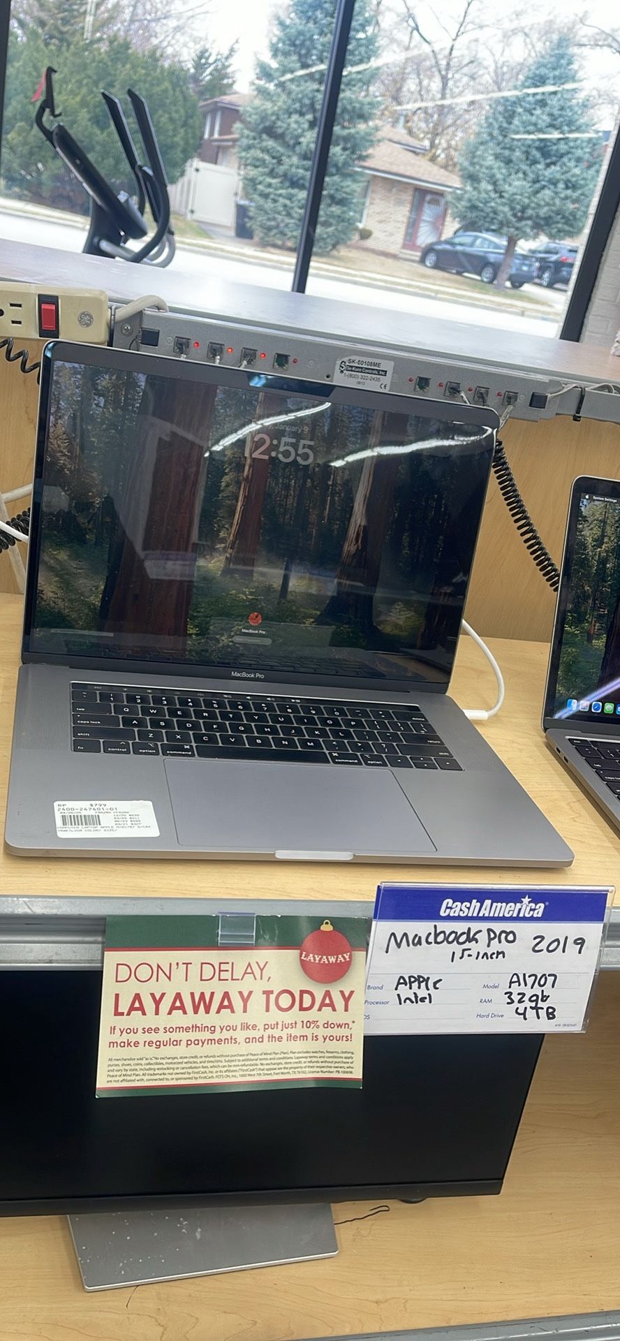 MacBook Pro 2020 13” With Touchbar