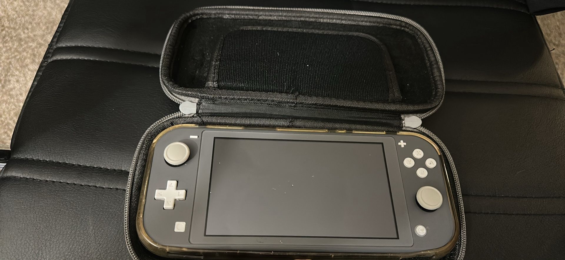 Nintendo Switch Lite + Case + 128gb SD Card