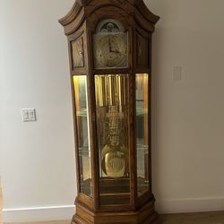 Howard Miller 610-440 Remembrance Grandfather Clock – Beautiful Condition