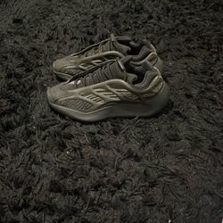 Yeezy 700 