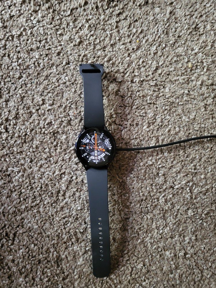 Samsung Galaxy Watch 5 + Charger