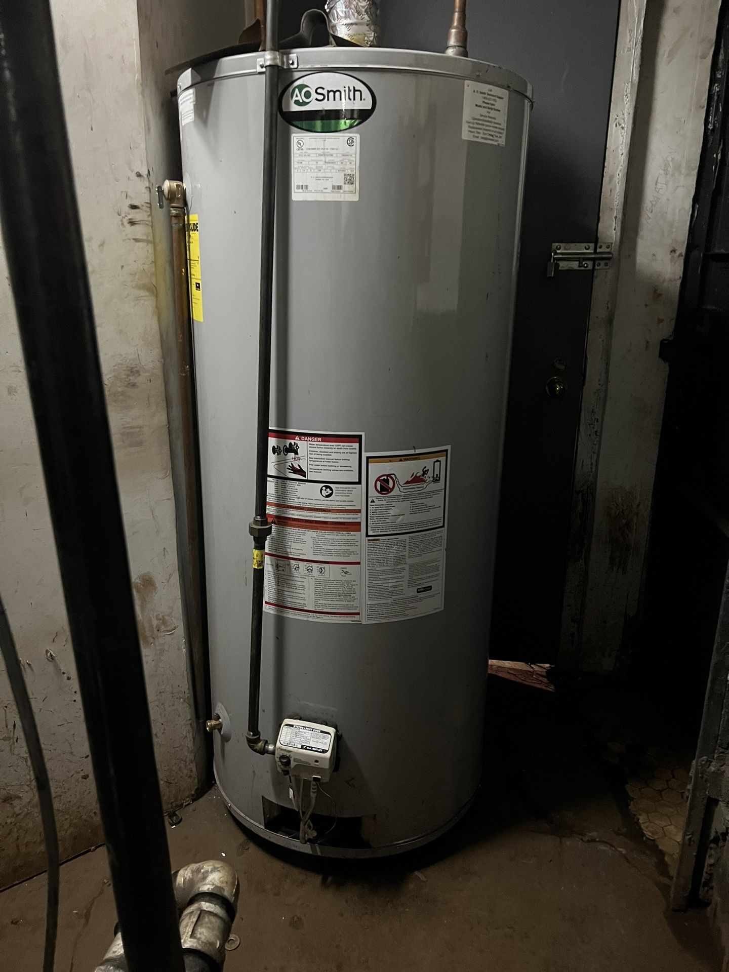 A.o. smith Gas Hot Water Heater 98 Gallons for Sale in New York, NY -  OfferUp