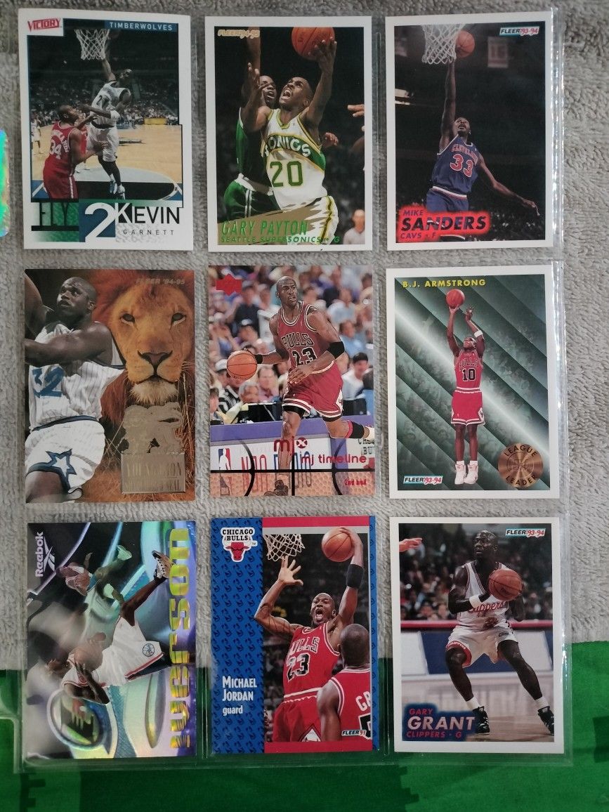 Basketball Cards Lot ,Shoot Me A Offer