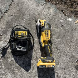 Dewalt Multitool With Battery And Charger 