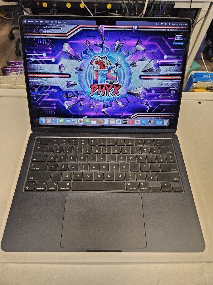 13.6" MacBook Air M2 2022, 8GB RAM, 256GB SSD G9QY74507X $640