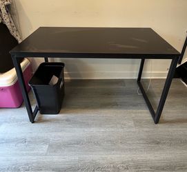 Black computer desk